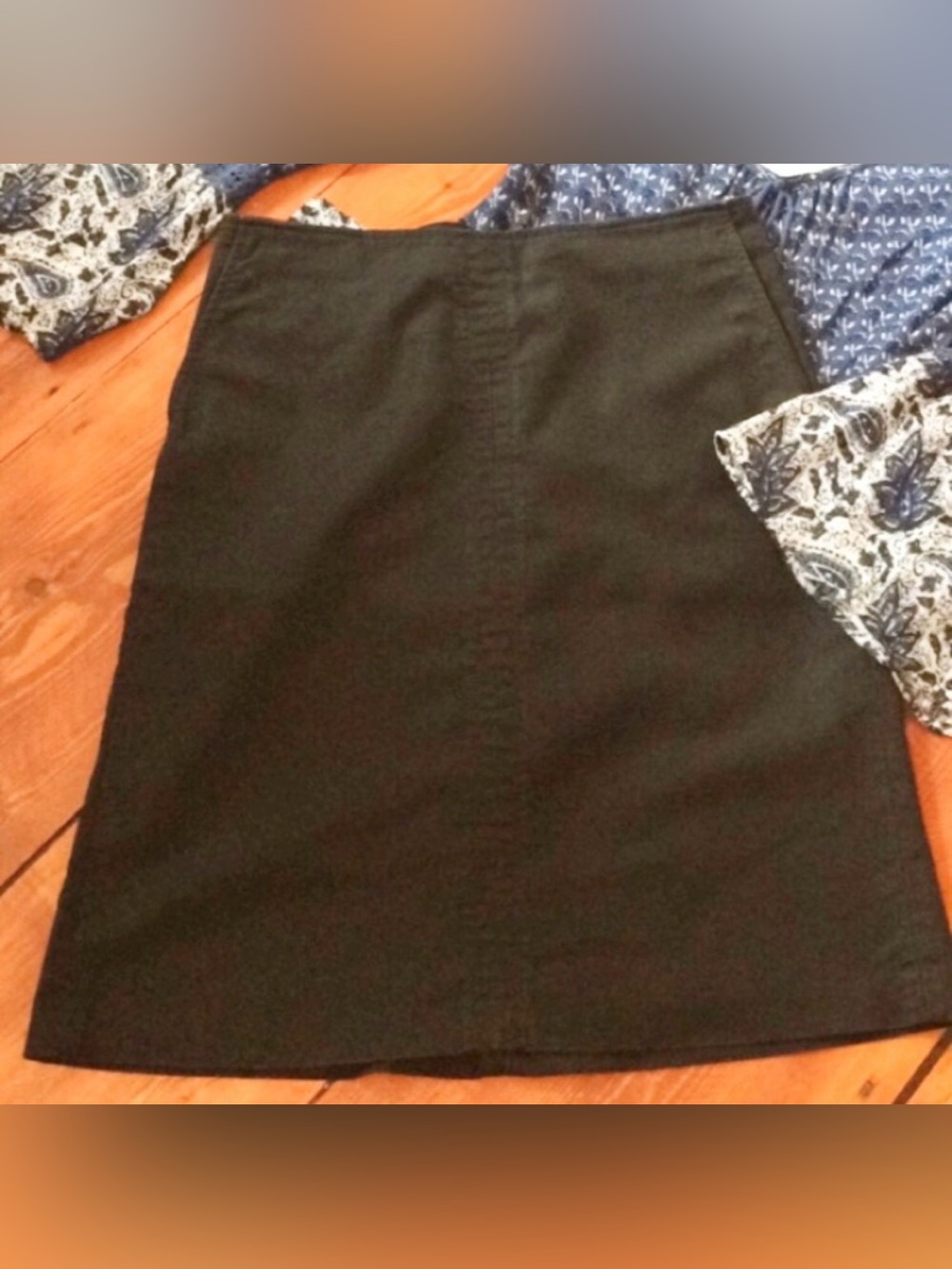 Banana Republic 2 black A-line stretch midi skirt